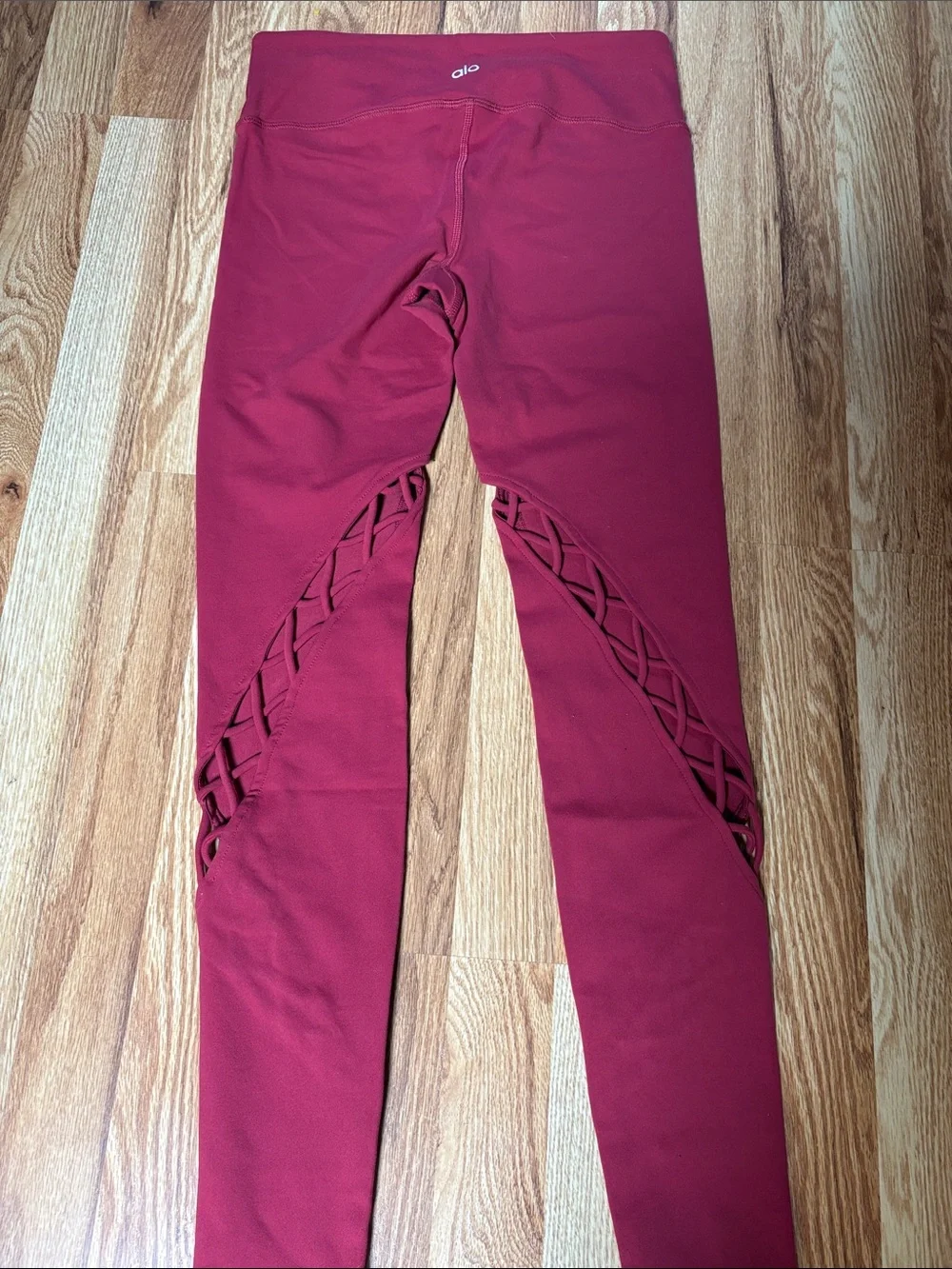 ALO Sz sm  ' Crimson Lattice Detail Active Leggings